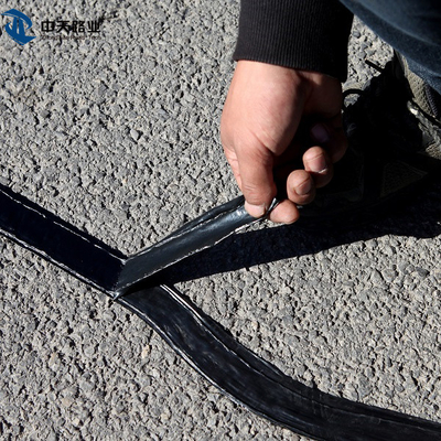 Blacktopbarst 40mm Bitumineuze Band Snel Gezamenlijk Asphalt For Crack Fill
